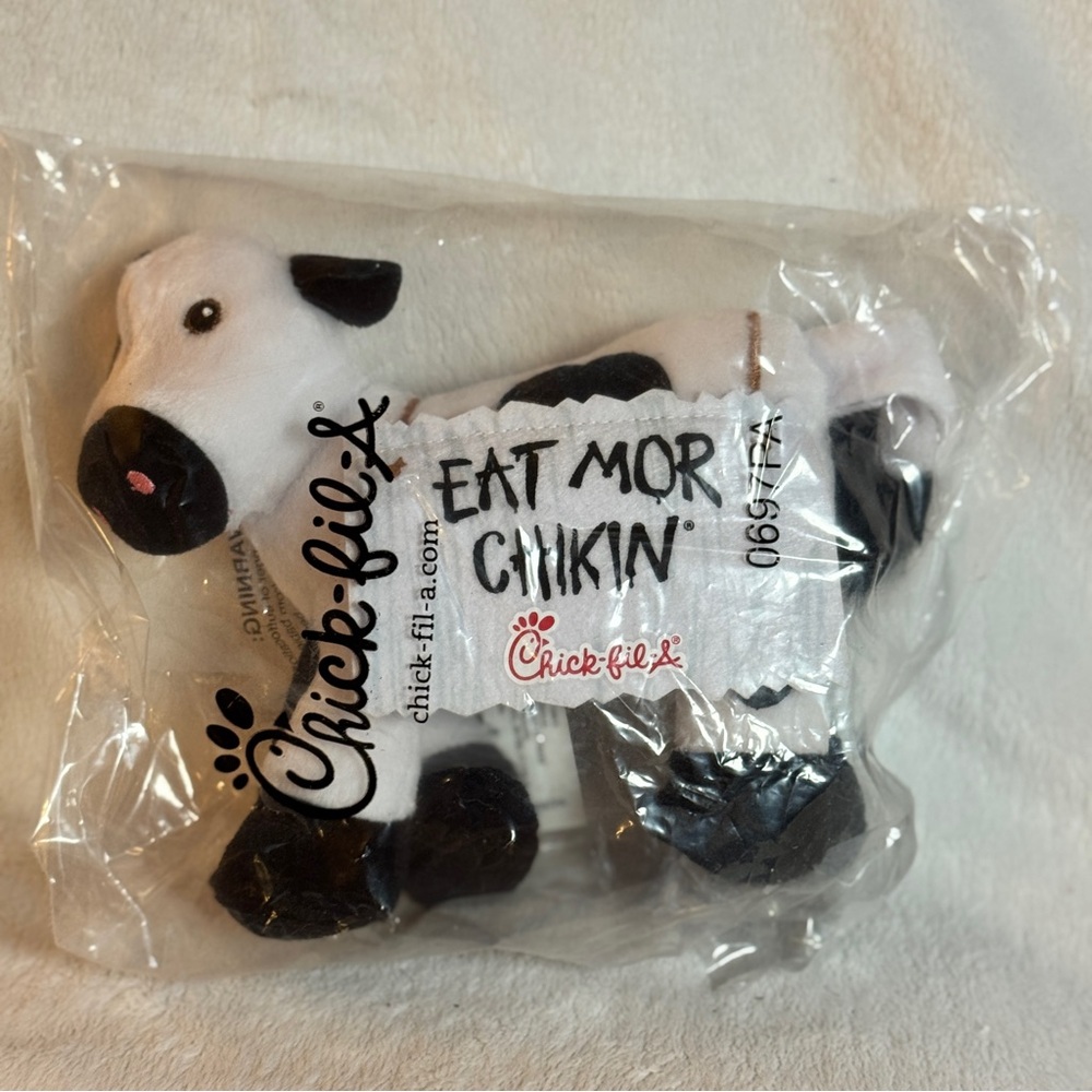 Chick-fil-A Plush‎ Cow Doll Toy Eat Mor Chikin 4" Tall LIMITED EDITION 2017 NEW